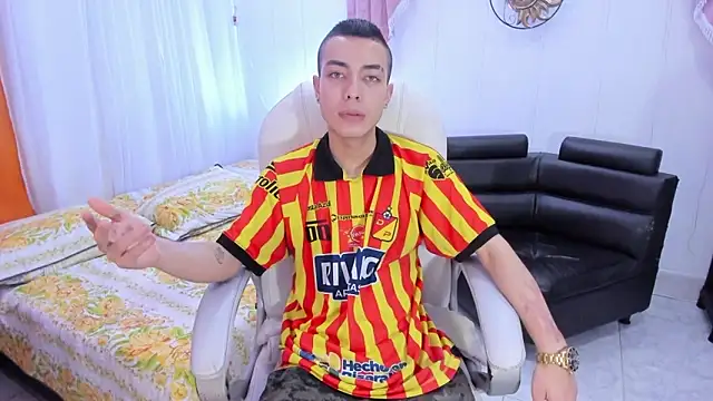 Snapshot of Dereck_Boy8 chatting on October 21, 8:34 pm Dereck Boy8 online show from October 21, 8:34 pm