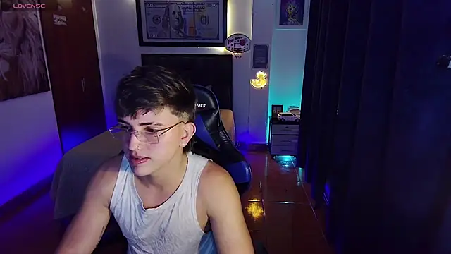 Justin trevor1 online show from October 3, 12:15 am