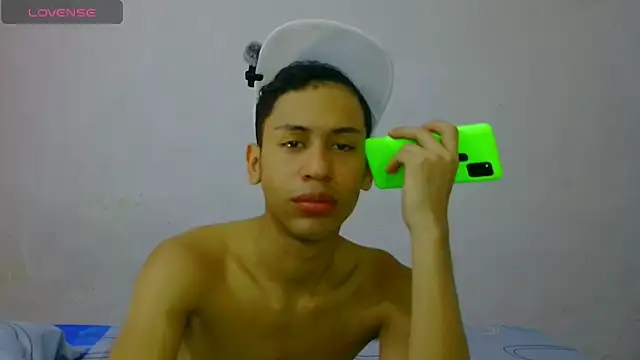 dylan apol0 online show from April 11, 12:40 am