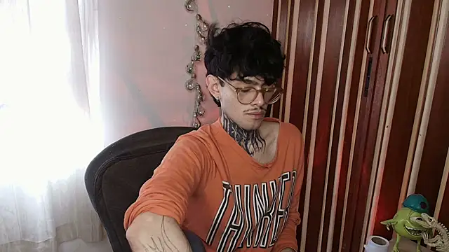 Mihail leroy online show from December 18, 6:37 pm