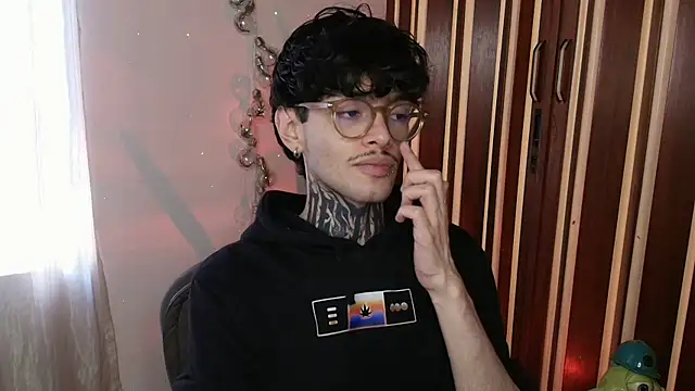 Mihail leroy online show from December 19, 8:06 pm