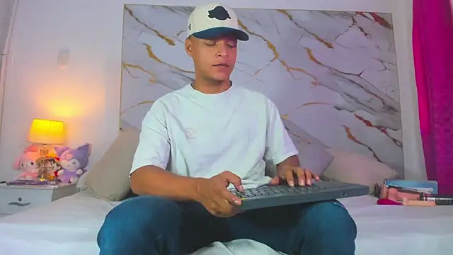 Snapshot of Ricky_Owens1 chatting on October 24, 1:13 pm Ricky Owens1 online show from October 24, 1:13 pm