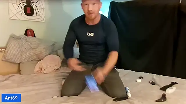 Snapshot of AntMeich6969 chatting on October 18, 5:01 am AntMeich6969 online show from October 18, 5:01 am