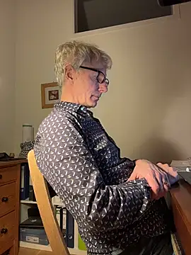 SexyLeon8 online show from February 16, 5:11 pm