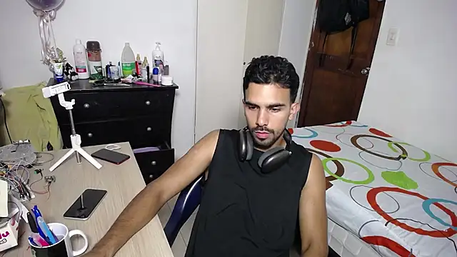 DiegoDesire20 online show from April 20, 11:29 pm