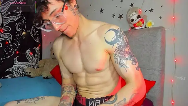 puepleholly online show from February 14, 11:44 pm