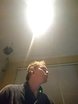 Snapshot of piercingpik chatting on October 28, 9:28 pm piercingpik online show from October 28, 9:28 pm