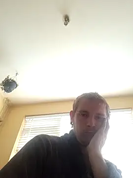 Snapshot of piercingpik chatting on October 12, 11:15 am piercingpik online show from October 12, 11:15 am