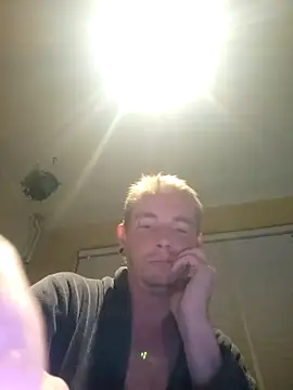 Snapshot of piercingpik chatting on September 25, 9:24 pm piercingpik online show from September 25, 9:24 pm