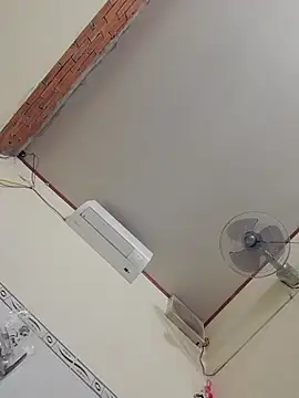 ducpham6565 online show from November 4, 5:03 pm