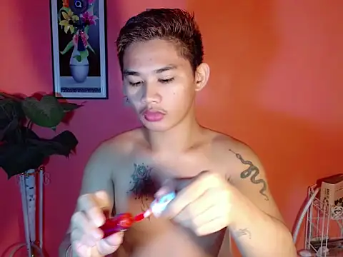 Snapshot of asianhardcock25 chatting on October 23, 5:49 pm asianhardcock25 online show from October 23, 5:49 pm