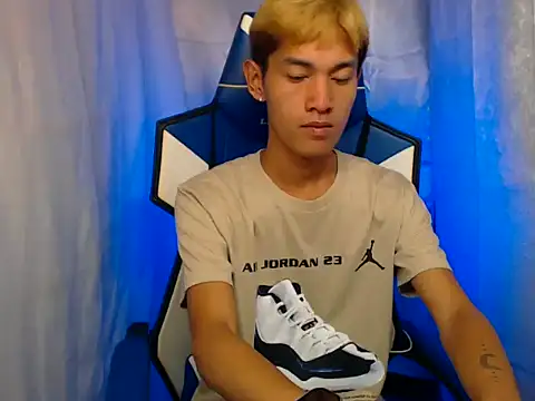 riks tyler online show from November 30, 8:22 pm