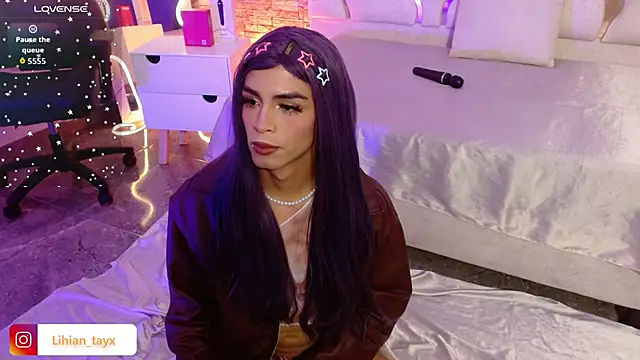 LIHIAN TAY online show from September 11, 3:49 am