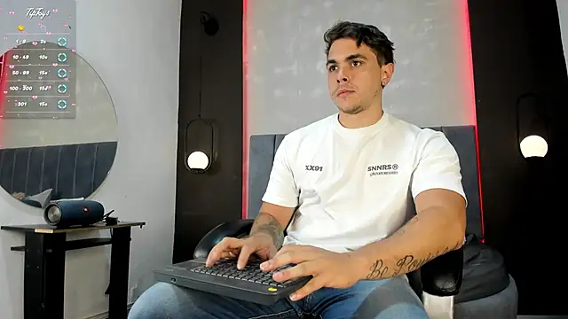 Liam walk  online show from October 6, 8:02 pm