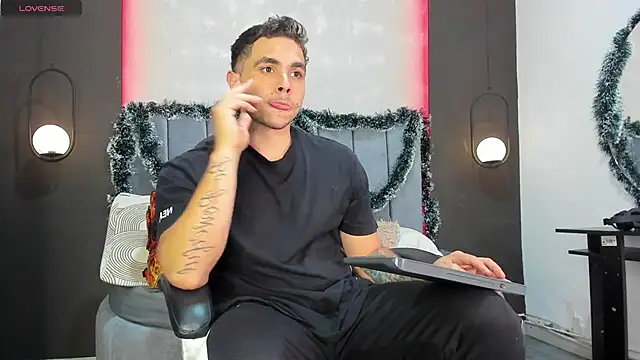 Liam walk  online show from November 27, 10:13 pm