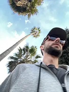 Snapshot of thejohnryancollection chatting on October 22, 12:13 am thejohnryancollection online show from October 22, 12:13 am