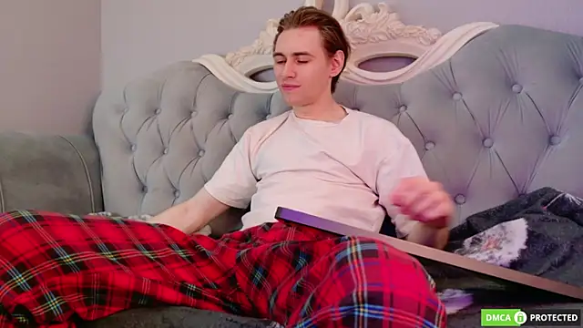 WilliamDyson online show from April 8, 3:40 am