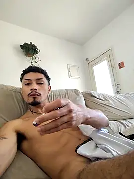 Snapshot of tierre21 chatting on October 17, 1:15 pm tierre21 online show from October 17, 1:15 pm