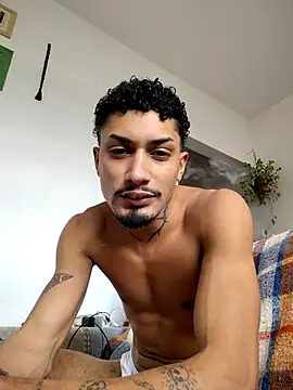 Snapshot of tierre21 chatting on October 21, 5:38 pm tierre21 online show from October 21, 5:38 pm