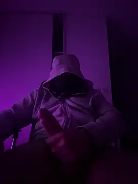 julien 34 online show from March 22, 9:09 pm