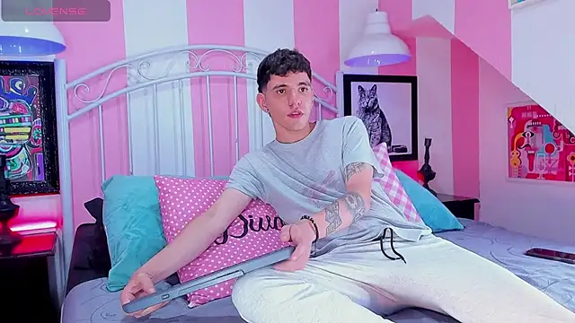 Matteo12  online show from October 1, 1:20 am