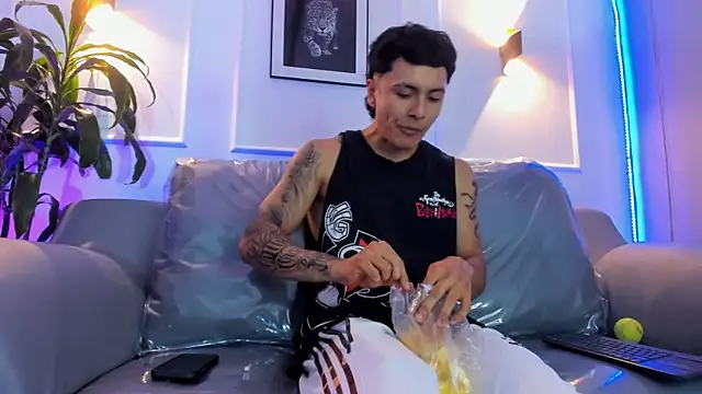 Leo santoro online show from March 12, 5:20 pm