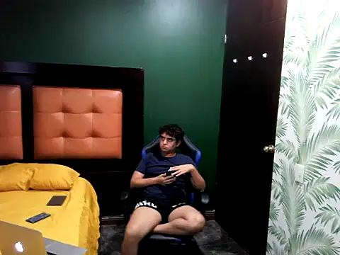 Snapshot of Thiagoforyou chatting on October 28, 1:30 am Thiagoforyou online show from October 28, 1:30 am