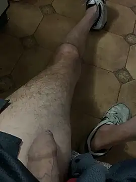 Snapshot of uuuuuyttttcf chatting on October 5, 12:47 am uuuuuyttttcf online show from October 5, 12:47 am