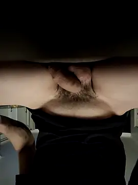 Snapshot of Henz007 chatting on October 31, 8:23 pm Henz007 online show from October 31, 8:23 pm