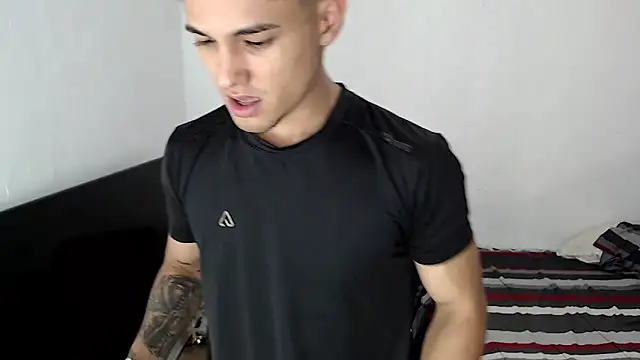 Alex mojica online show from December 18, 6:20 am