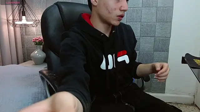 SamBlack  online show from April 11, 8:01 pm