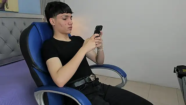 SamBlack  online show from April 18, 1:01 pm