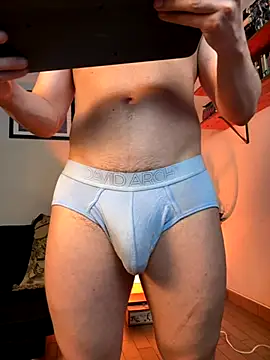 Snapshot of AlekBlake_ chatting on October 13, 2:28 am AlekBlake  online show from October 13, 2:28 am