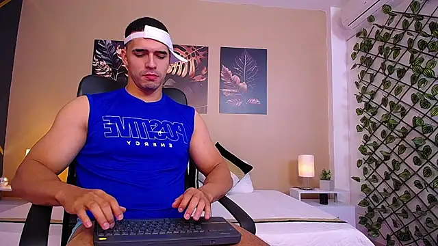 ChristopherBlack  online show from December 3, 1:28 pm