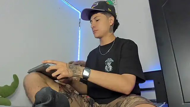 Mateo Escobar online show from November 20, 9:46 pm