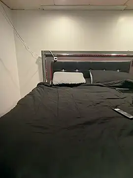 GQ9inchs online show from February 11, 1:27 pm