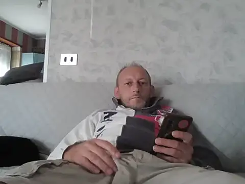 Snapshot of cazzoweb chatting on September 22, 2:27 pm cazzoweb online show from September 22, 2:27 pm