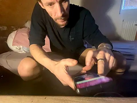 Salon1986 online show from October 16, 5:59 am