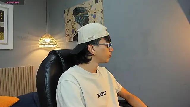 markbowie online show from April 18, 7:18 pm