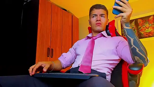 ALPHA DOMINUS  online show from October 7, 3:21 am