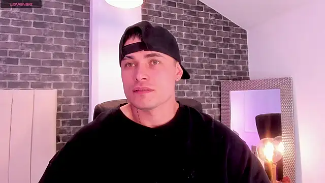 connorsmiith online show from March 21, 1:04 pm