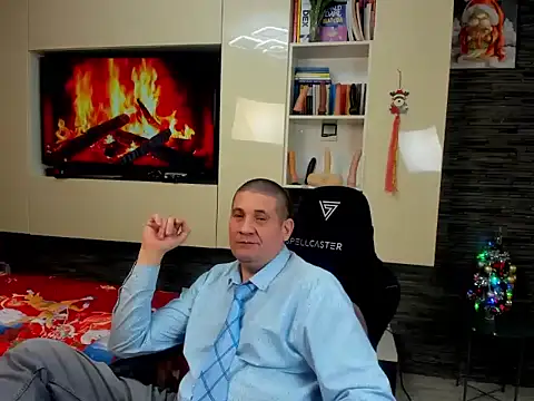 SpartacusDaddy48 online show from January 11, 7:39 pm