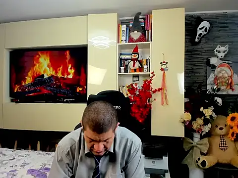 SpartacusDaddy48 online show from March 3, 4:36 pm