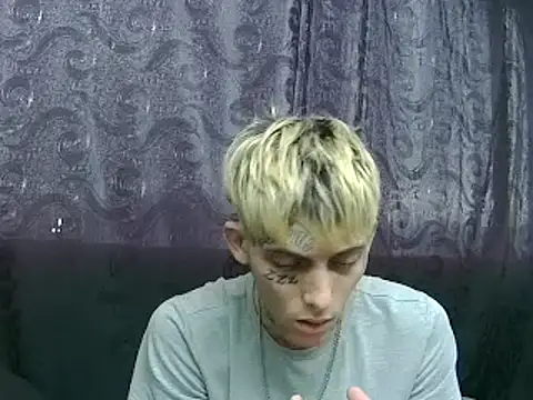 Snapshot of KinkyLatinCock chatting on October 20, 6:34 pm KinkyLatinCock online show from October 20, 6:34 pm