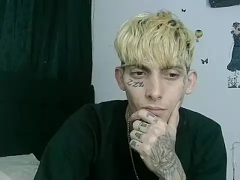 Snapshot of KinkyLatinCock chatting on October 12, 10:04 pm KinkyLatinCock online show from October 12, 10:04 pm