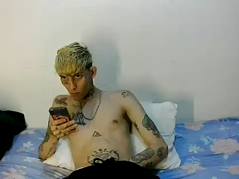 Snapshot of KinkyLatinCock chatting on September 24, 11:47 pm KinkyLatinCock online show from September 24, 11:47 pm