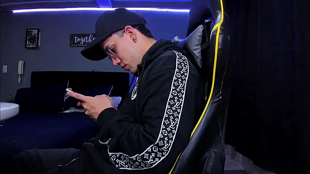 alexgiraldo   online show from October 24, 9:44 am