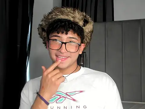 Valentin0 3 online show from October 26, 8:00 pm