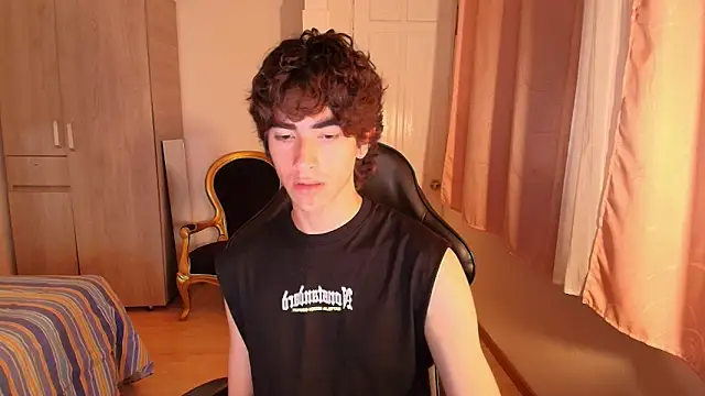 Nude Boy18 online show from September 23, 4:23 am