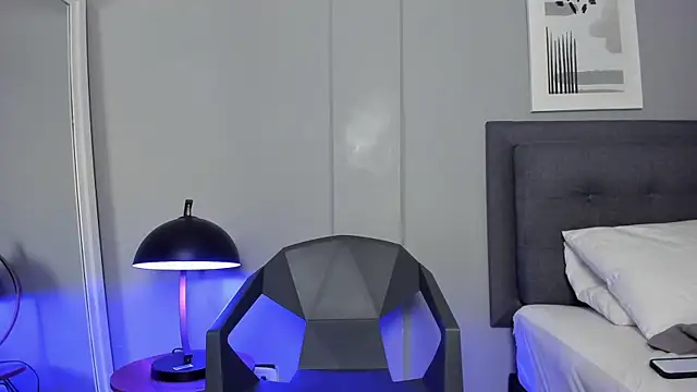 Tylerffoxx online show from November 20, 8:07 pm